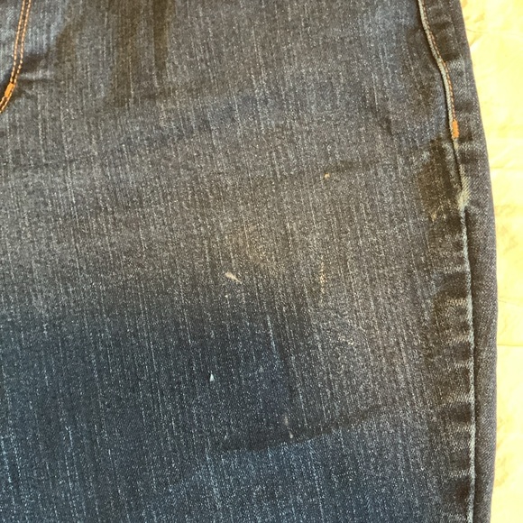 Old navy mid rise curvy jeans. - Picture 6 of 6